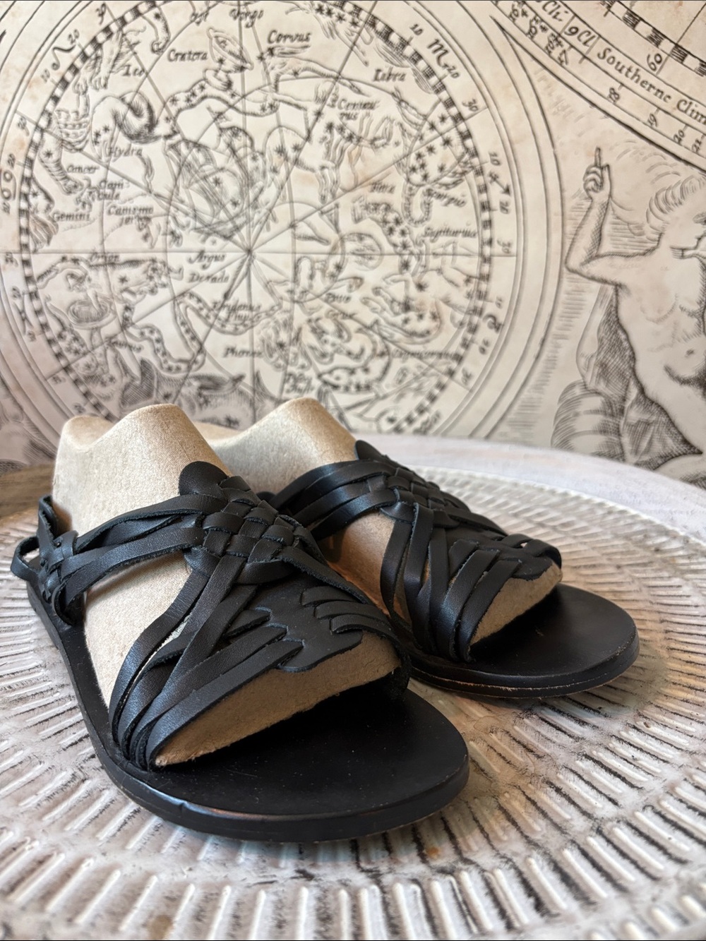 L*Space Huarache Cabo Black Leather Woven Slip On Sandals Flats‎ Size 7.5 38